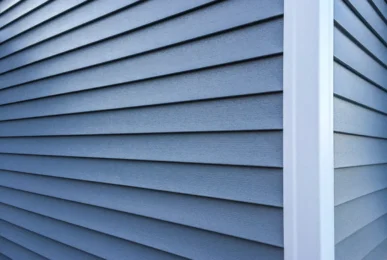 close up on insulated vinyl siding